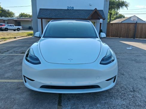 Used 2022 Tesla Model Y AWD Performance image 2