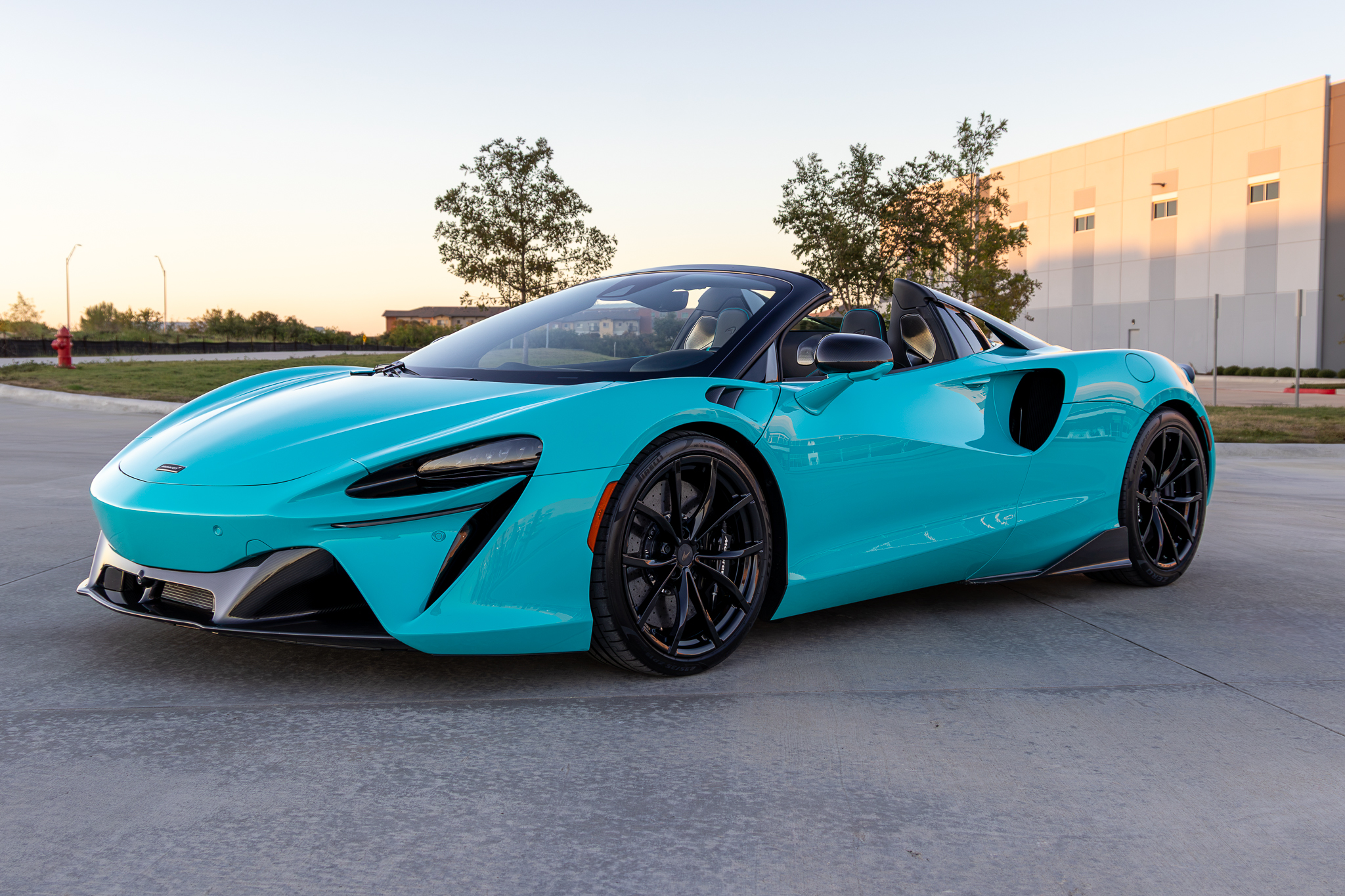 Used 2025 McLaren Artura Spider RWD image 1