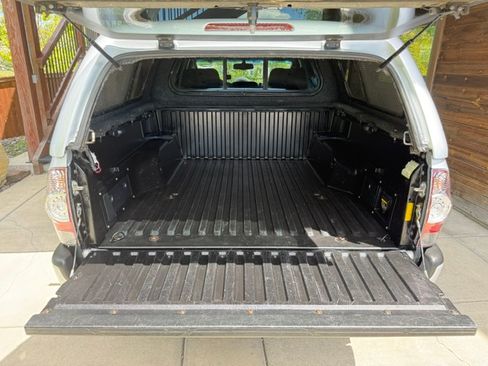 Used 2011 Toyota Tacoma 4x4 Double Cab image 5
