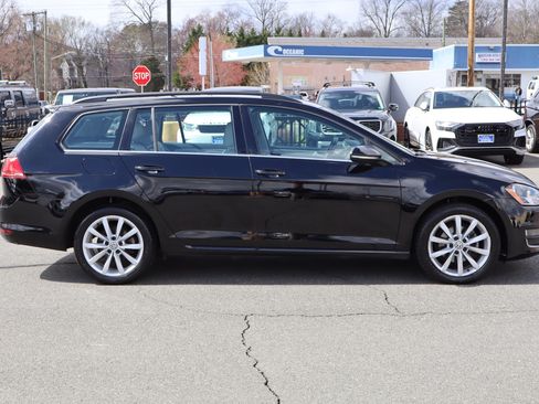 Used 2016 Volkswagen Golf SE image 9
