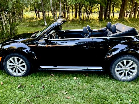 Used 2013 Volkswagen Beetle TDI Convertible FWD image 7