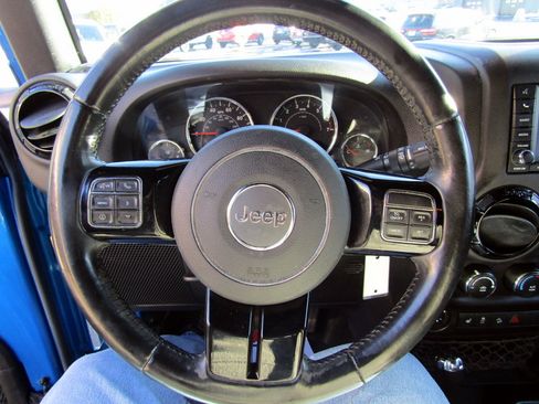 Used 2015 Jeep Wrangler Altitude image 21