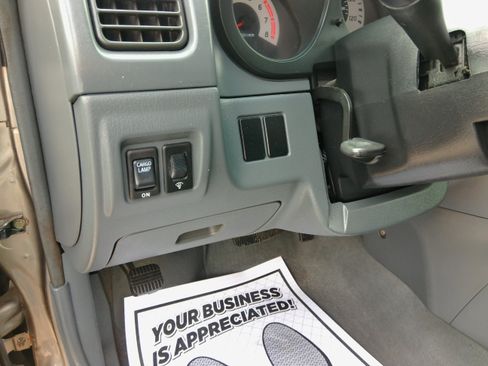 Used 2004 Nissan Frontier XE image 36