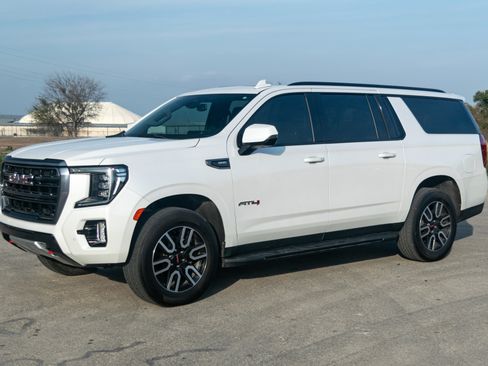 Used 2022 GMC Yukon XL AT4 image 1