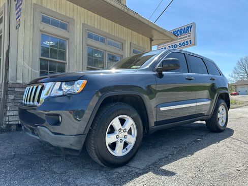 Used 2012 Jeep Grand Cherokee Laredo image 1