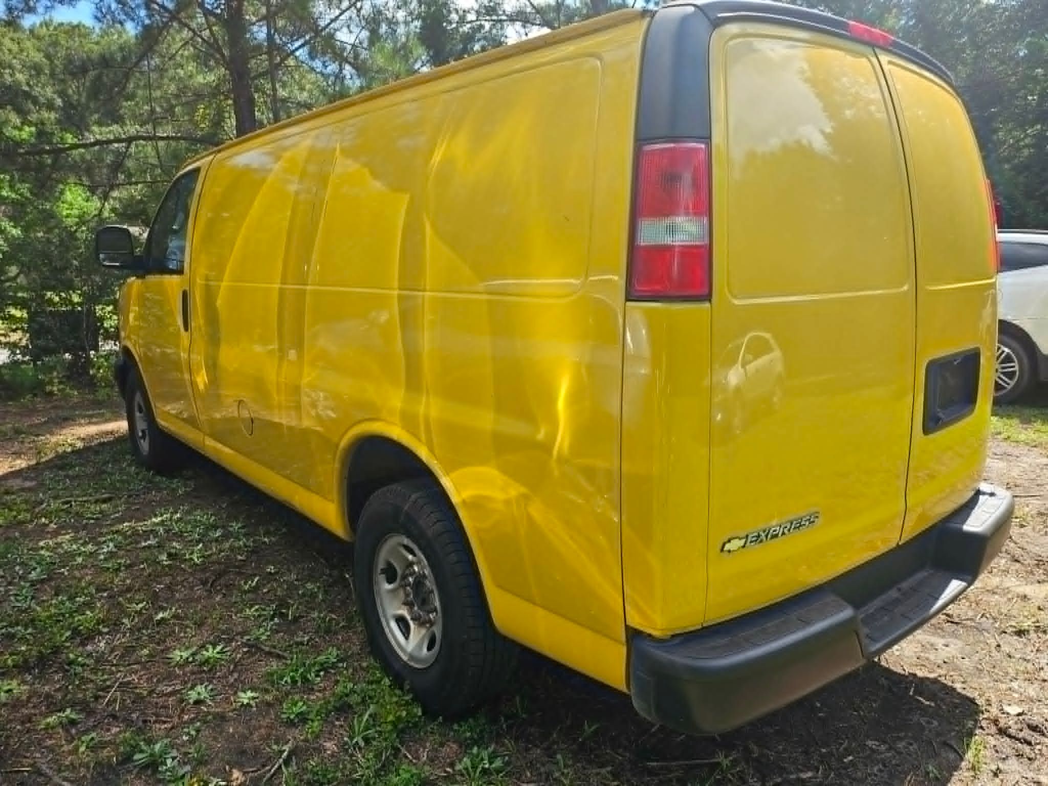 Used 2020 Chevrolet Express 2500 UNAVAIL RWD image 5
