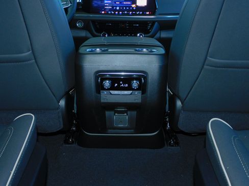 New 2026 Chevrolet Suburban Premier image 31