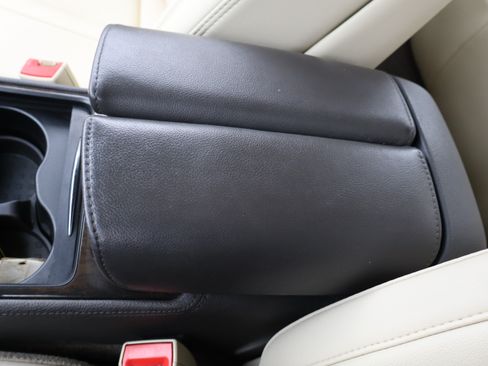 Used 2015 Lincoln MKS Elite image 31