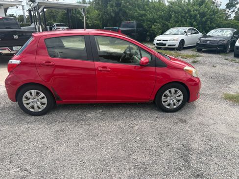 Used 2013 Toyota Yaris 4-Door Hatchback FWD image 7