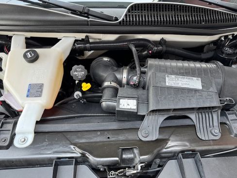 Used 2015 Chevrolet Express 3500 image 20