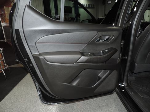 Used 2023 Chevrolet Traverse RS image 30