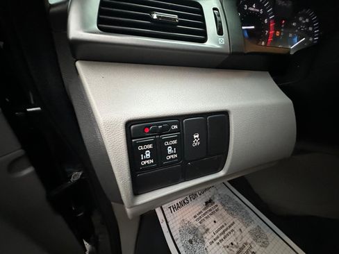 Used 2011 Honda Odyssey EX image 23