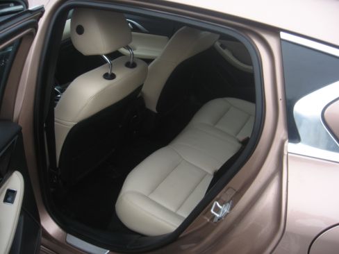 Used 2017 INFINITI QX30 image 8