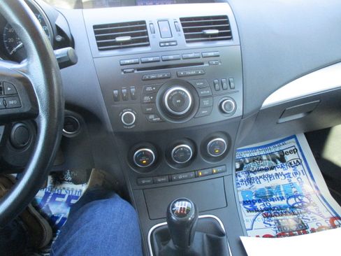 Used 2013 MAZDA MAZDA3 i Touring image 39