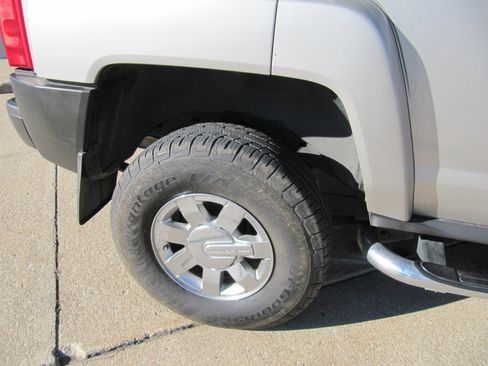 Used 2006 HUMMER H3 Luxury image 12