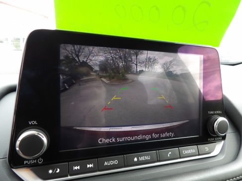 Used 2023 Nissan Rogue SV image 10