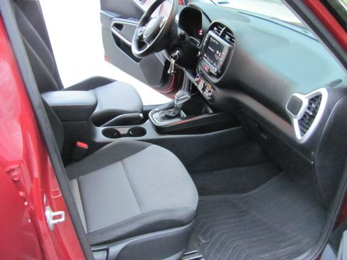 Used 2022 Kia Soul LX FWD image 14