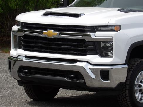 Used 2024 Chevrolet Silverado 2500 LT image 12