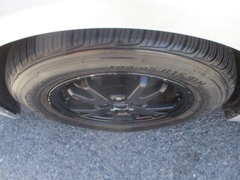 Used 2014 Toyota Prius Two FWD image 12