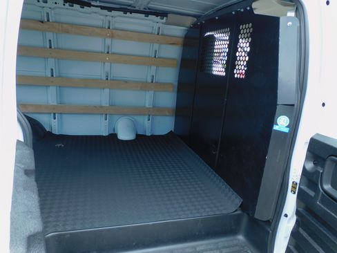 Used 2024 GMC Savana 2500 image 18