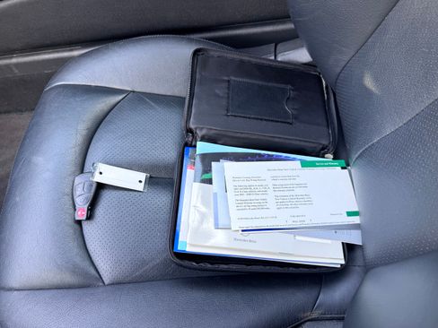 Used 2005 Mercedes-Benz CLK 320 image 28