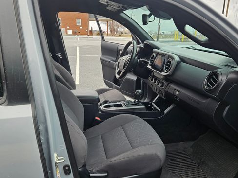 Used 2018 Toyota Tacoma image 16
