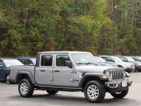 Used 2020 Jeep Gladiator Sport image 15