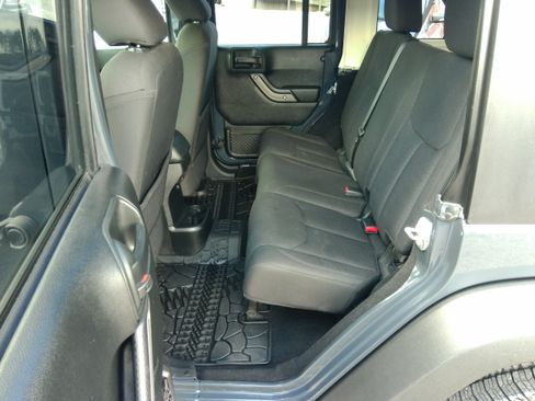 Used 2017 Jeep Wrangler Unlimited Sport S image 25