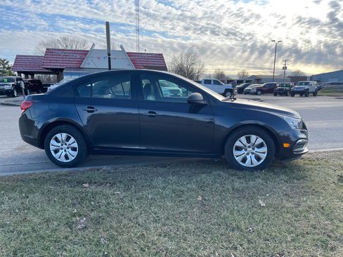 Used 2016 Chevrolet Cruze LS image 5