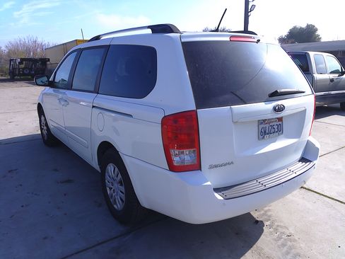 Used 2012 Kia Sedona LX image 3