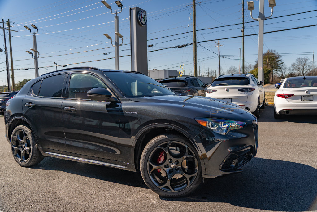New 2025 Alfa Romeo Stelvio Sprint AWD/4WD image 11