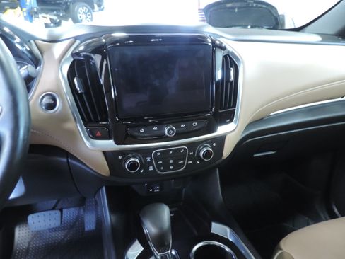 Used 2023 Chevrolet Traverse Premier image 40