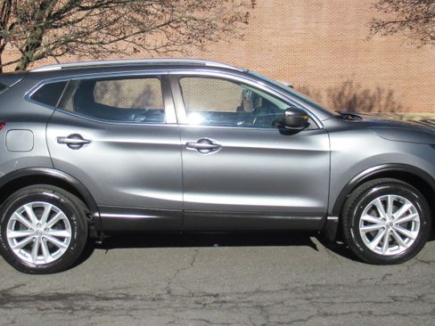 Used 2017 Nissan Rogue Sport SV image 4