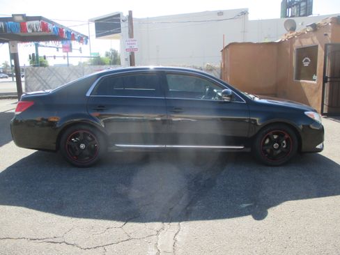 Used 2012 Toyota Avalon Limited FWD image 2