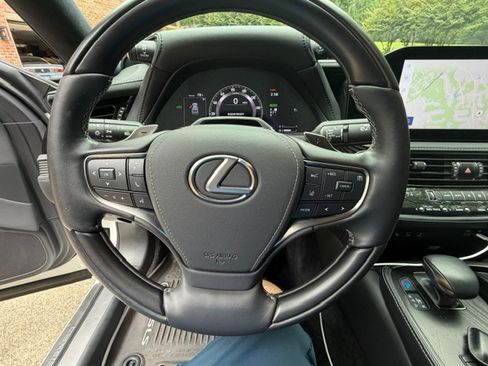Used 2023 Lexus LS 500h AWD w/ Luxury Package image 22