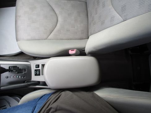 Used 2011 Toyota RAV4 image 45