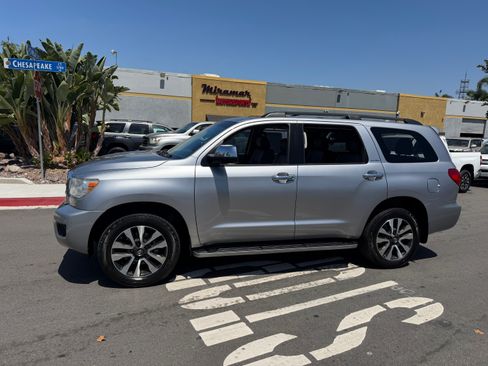 Used 2013 Toyota Sequoia 4WD Platinum image 17