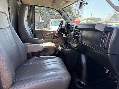 Used 2020 Chevrolet Express 3500 image 15