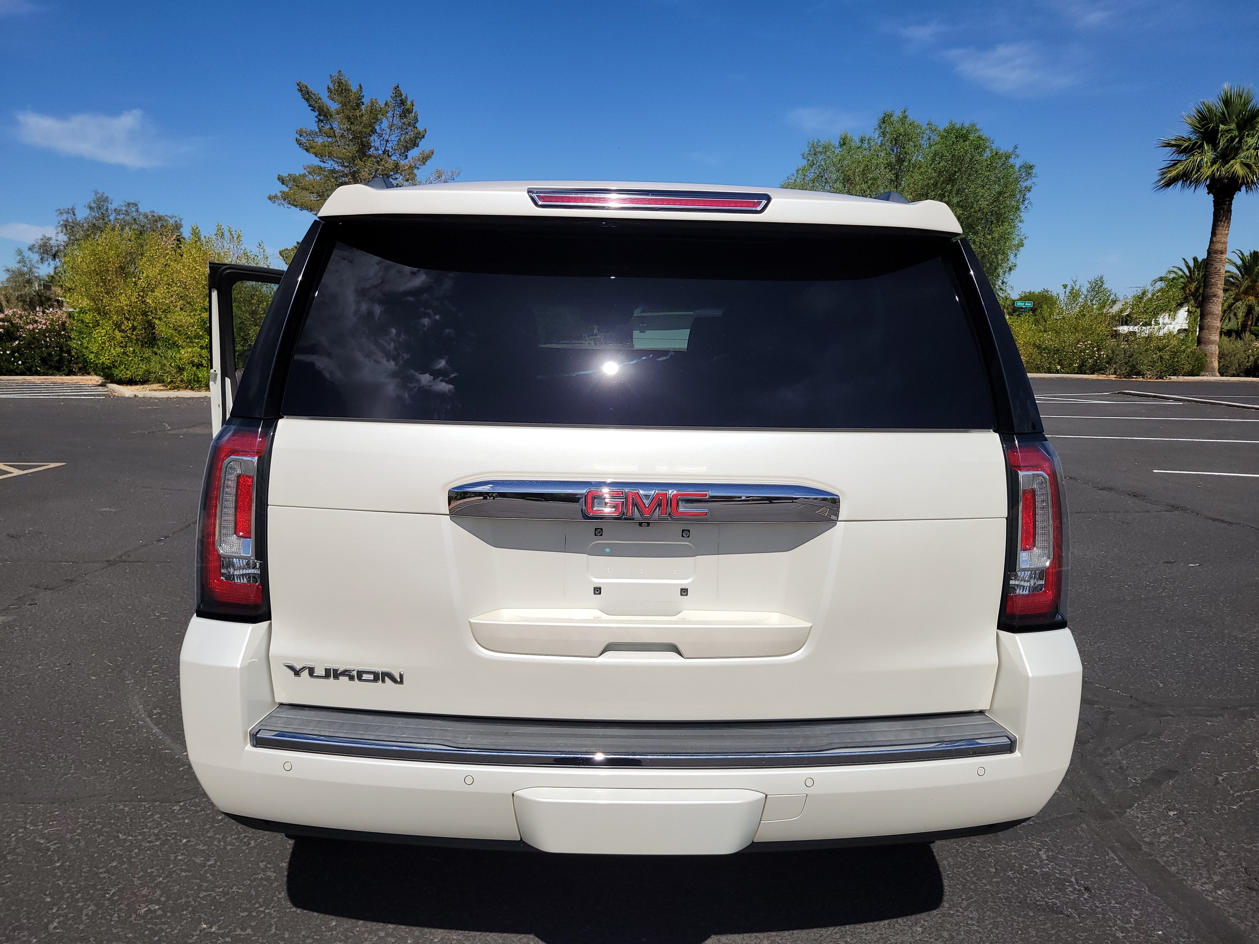 Used 2015 GMC Yukon Denali Ultimate AWD/4WD image 7
