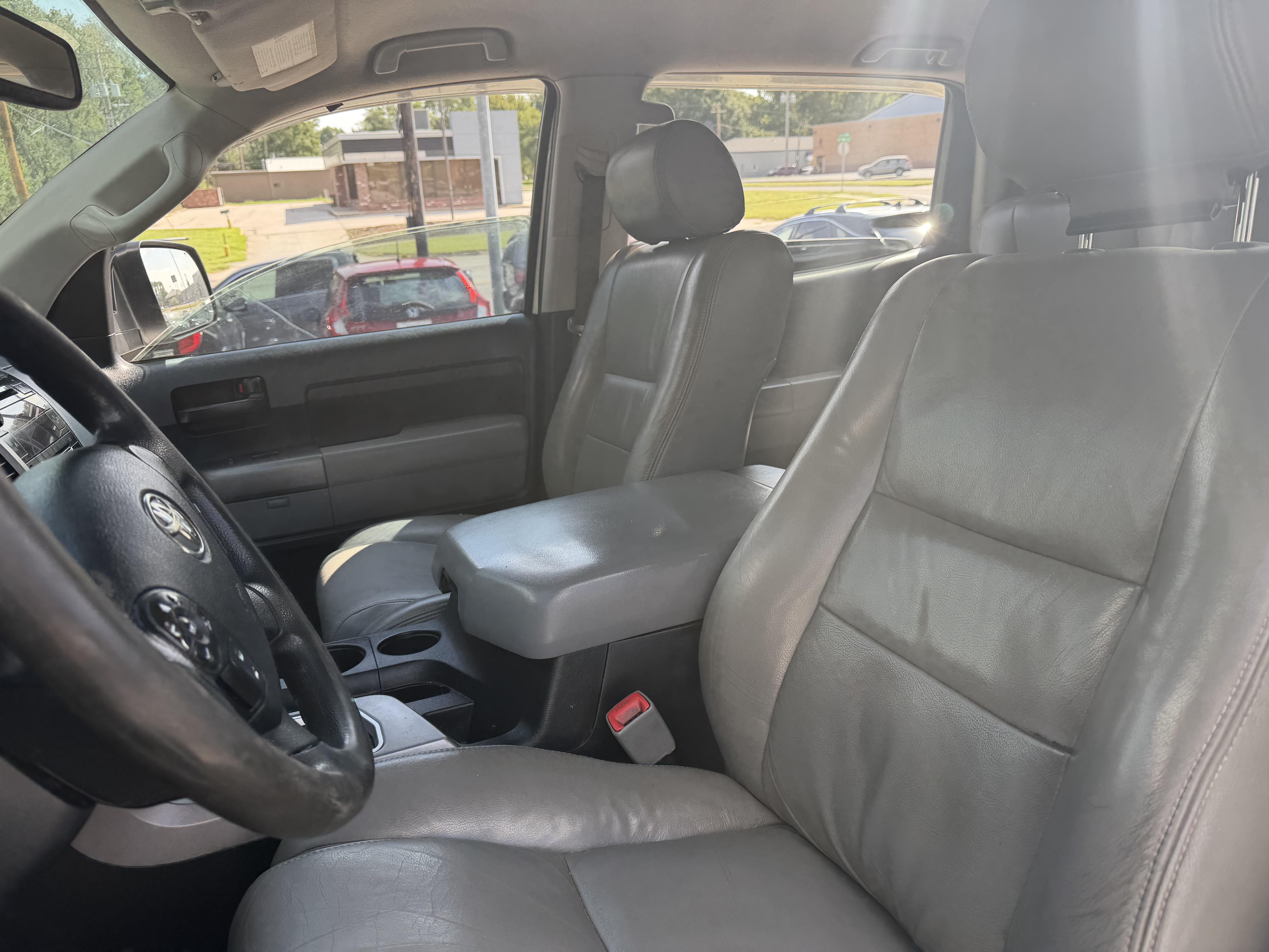 Used 2011 Toyota Tundra 4x4 CrewMax image 10