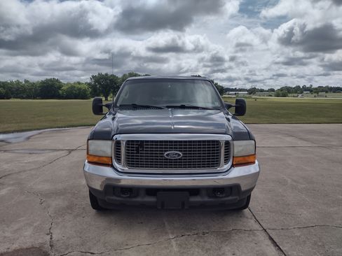 Used 2001 Ford Excursion XLT image 2
