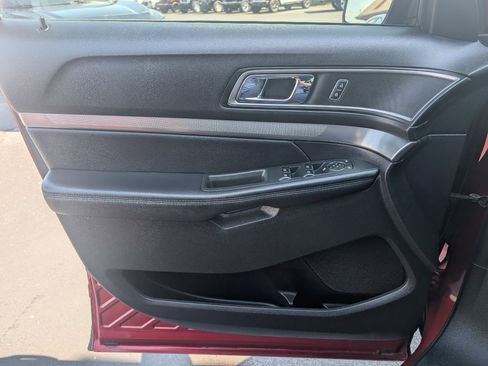 Used 2019 Ford Explorer XLT FWD image 17