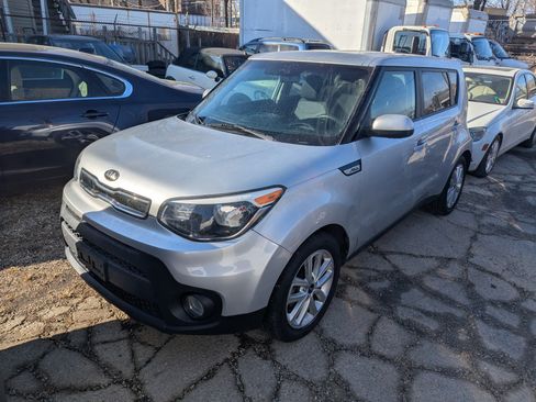 Used 2018 Kia Soul + image 1