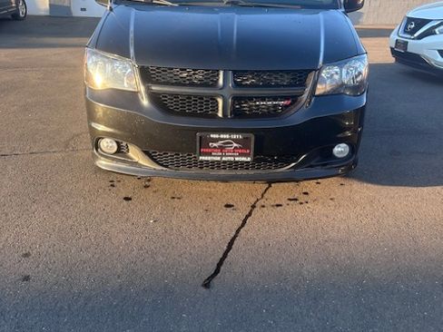 Used 2016 Dodge Grand Caravan SXT image 7
