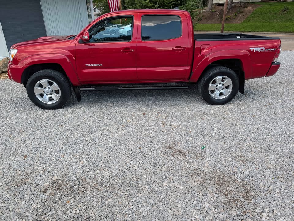 Used 2015 Toyota Tacoma 4x4 Double Cab image 2