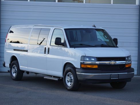 Used 2021 Chevrolet Express 3500 LT image 3