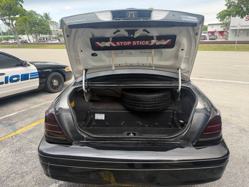 Used 2011 Ford Crown Victoria Police Interceptor RWD image 32