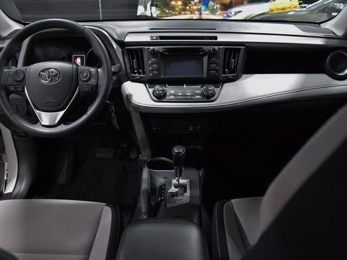 Used 2017 Toyota RAV4 XLE FWD image 25
