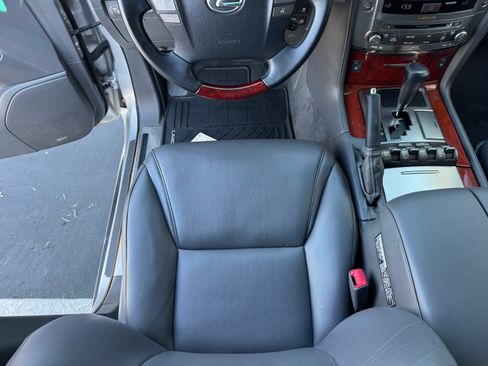 Used 2009 Lexus LX 570 image 17