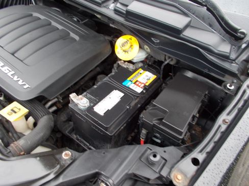 Used 2014 Chrysler Town & Country Touring-L image 22